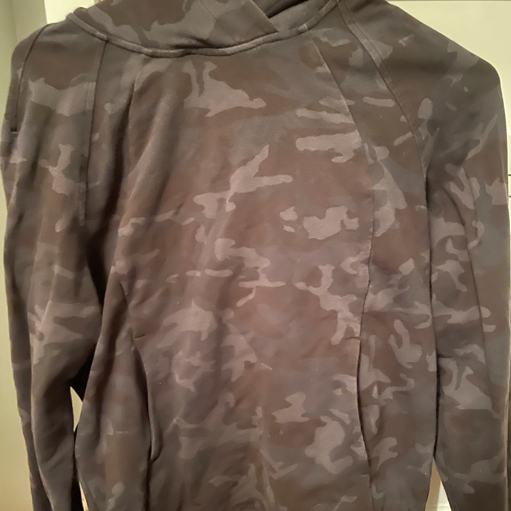 Lululemon sweatshirt